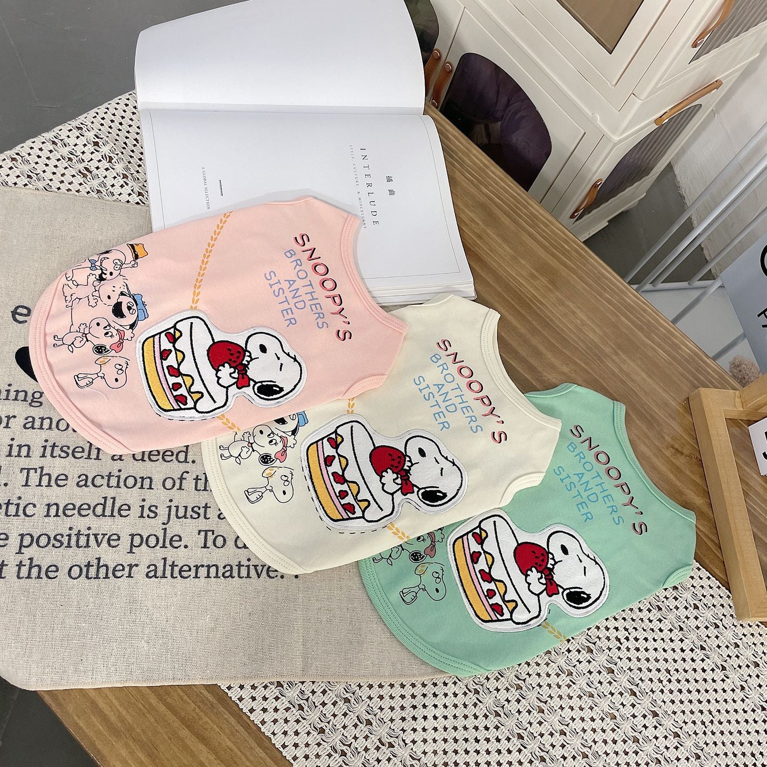 【XS~2XL】3色展開 スヌーピー 犬服 猫服 小型犬服 超可愛い ニュアンスカラー ワッフル生地 ケーキ ノースリーブ くすみカラー ペット服 犬 服 猫 服 毛抜け防止 ドックウエア キャットウエア ペット用品 ネコ プチプラ タンクトップ トップス カットソー ID4213