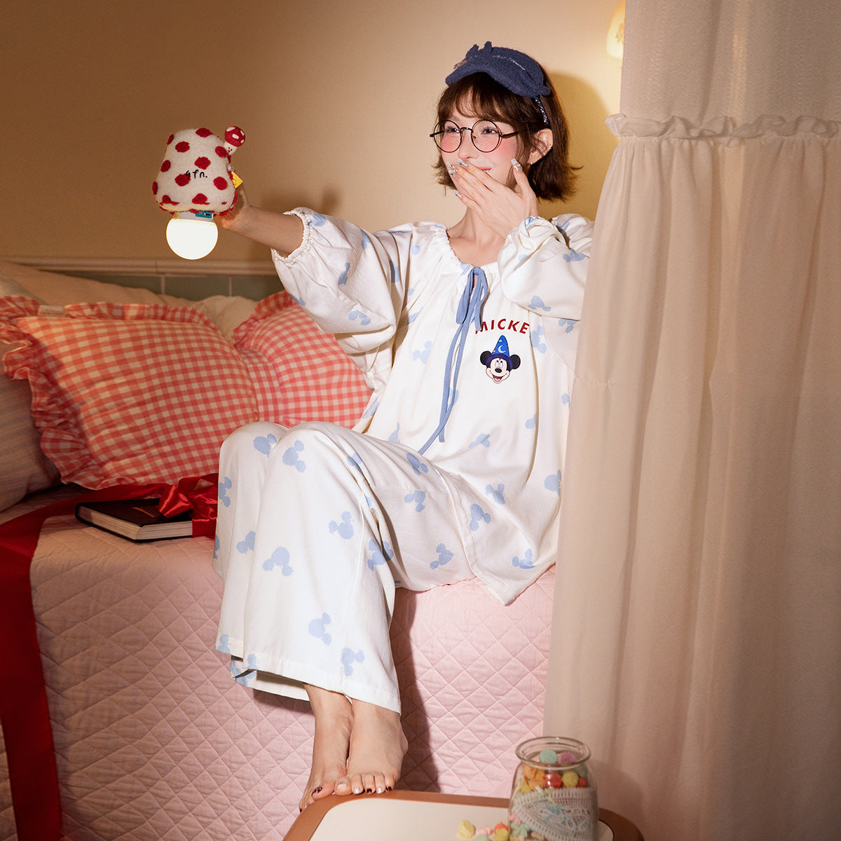 ボウタイ ミッキーマウス パジャマ レディース 春秋 長袖 プリンセス風 甘め かわいい フェミニン ガーリー ディズニー コラボ フリル レース キャラクター おしゃれ 部屋着 ルームウェア セットアップ リラックス プレゼント ギフト ID4260