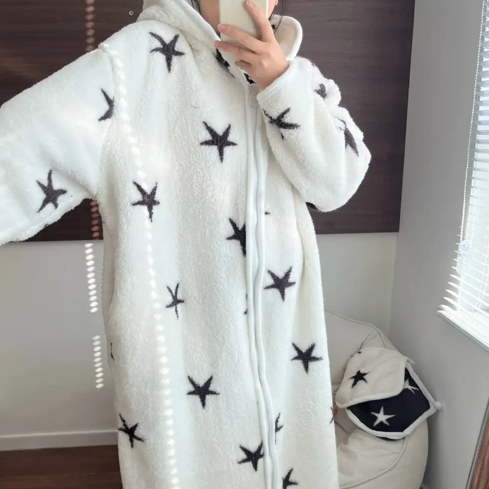 【9色展開】ルームウェア レディース もこもこ 冬 ワンピース パジャマ かわいい 着る毛布 ガウン 長袖 前開き ロング 部屋着 ゆったり 星柄/ホワイト / フリー（通常版） レディース＞ワンピース