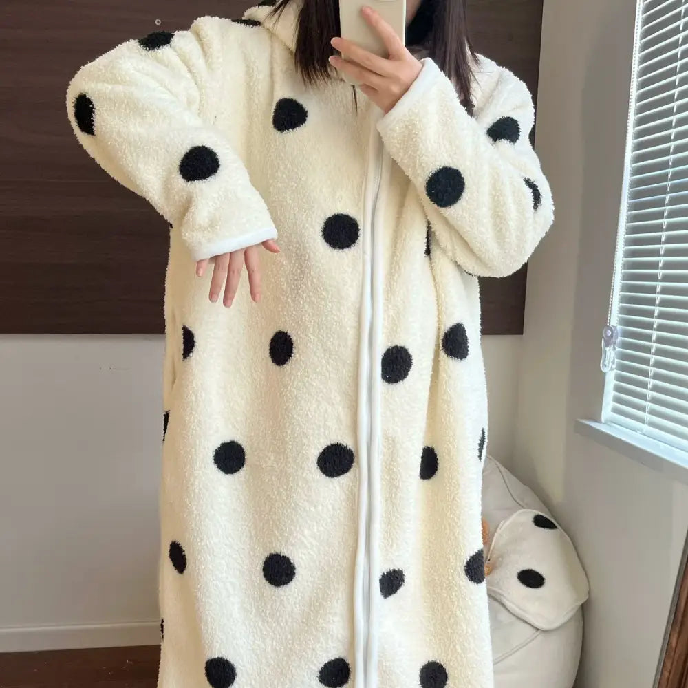 【9色展開】ルームウェア レディース もこもこ 冬 ワンピース パジャマ かわいい 着る毛布 ガウン 長袖 前開き ロング 部屋着 ゆったり ドット柄/ブラック / フリー（通常版） レディース＞ワンピース