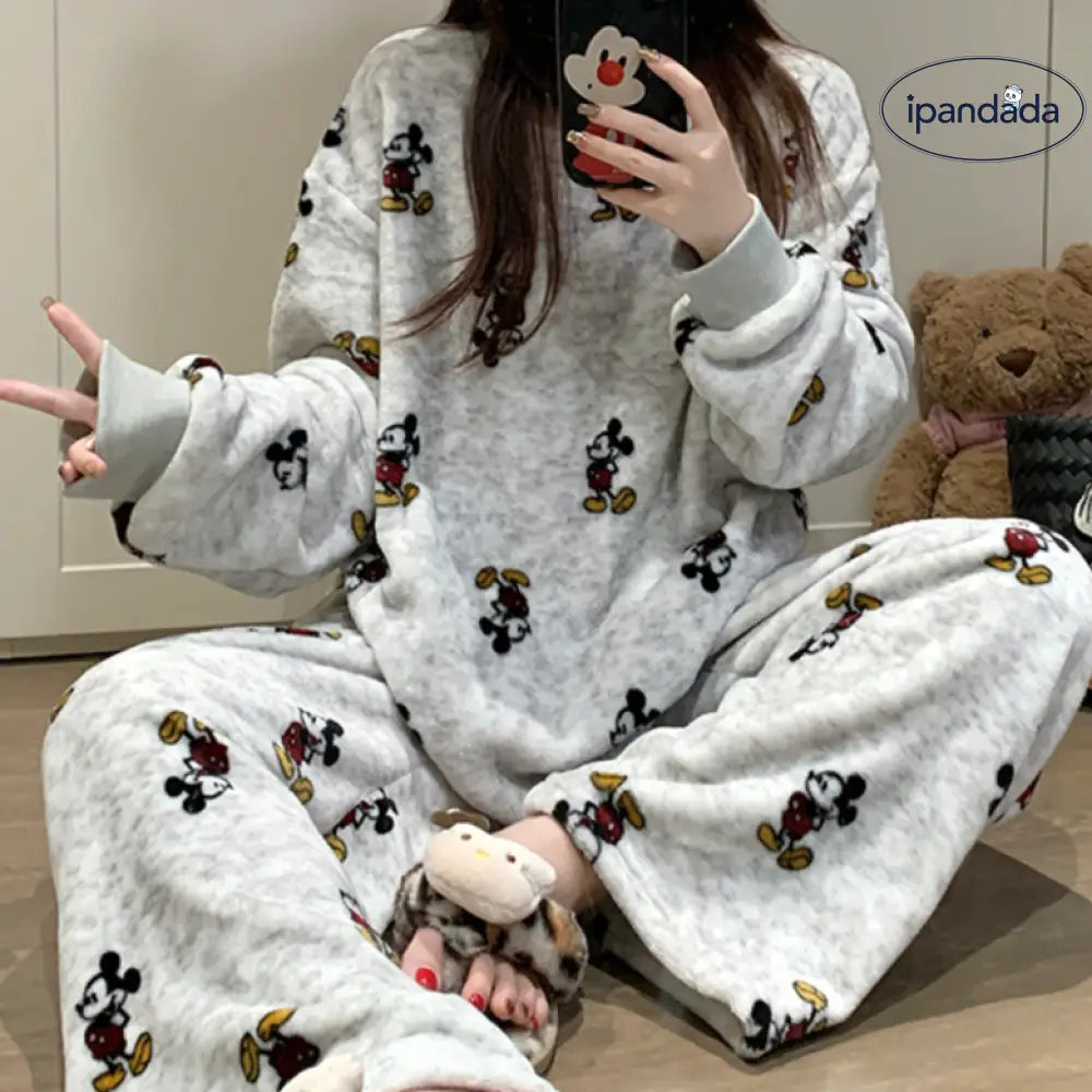 パジャマ レディース 秋冬 厚手 フリース裏起毛 セットアップ かわいい キャラクター ミッキー プルオーバー ビーズファー ホームウェア 暖かい 柔らかい 保温 快適 おしゃれ ルームウェア 自宅用 リラックス 着心地 ナチュラル ID2657
