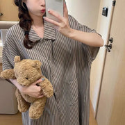 ID1264 ブラウンストライプ 寝ワンピース 夏用 ゆったり 着心地最高 おしゃれ着られる ミディ丈 部屋着・外出兼用 レディース＞ワンピース