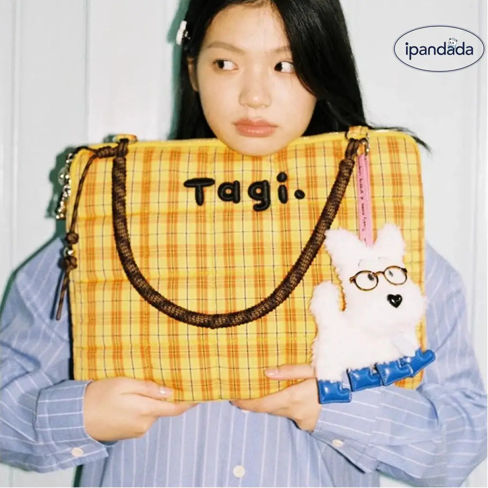 チェック柄 ふわふわクッション 編み込みデザイン 刺繍ビーズがかわいい 手提げショルダー2WAY PCケース ノートパソコン対応 女性におすすめ プレゼントにも！ ID4737 - インテリア雑貨＞ファッション雑貨