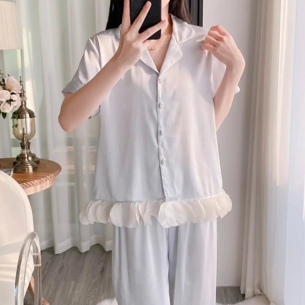 ID739 春夏 半袖 レディース パジャマ アイスシルク セット エンボス 蝶 高級感 ルームウェア 爽やか フィッシュテール フリル サテン 仕上げ ブルー / M レディース＞セットアップ