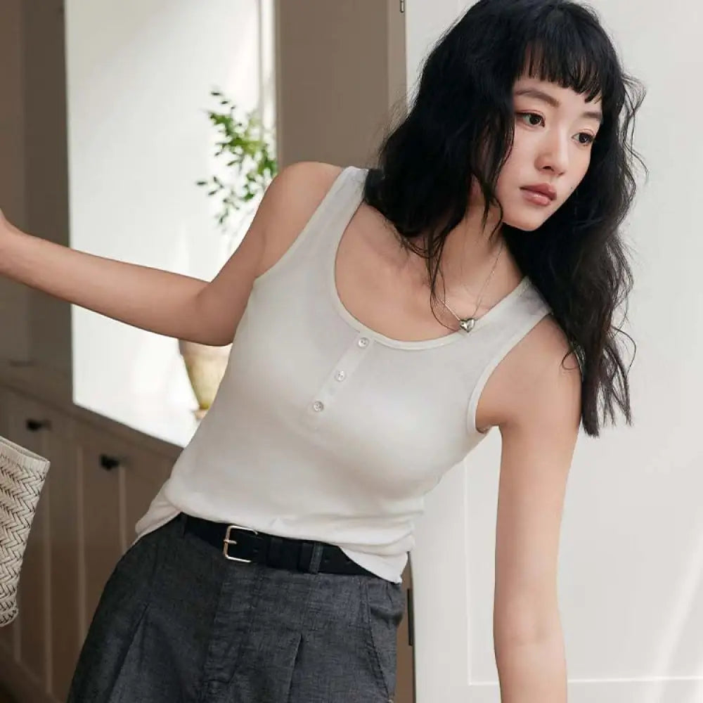 ID1154 春夏季 テンセルリネン混紡 ボタン付き ストラップベスト 女性用 無地 肌触り最高 インナー レイヤード向け 涼感 軽量 通気性抜群 シンプルデザイン ナチュラル 上品 カジュアル リラックス レディース＞インナー