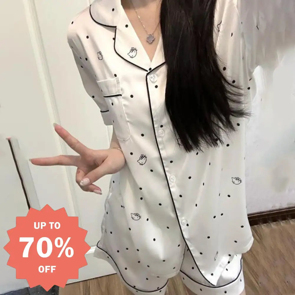 ドット ハローキティ アイスシルク パジャマ レディース 夏 春 秋 半袖 スイート 上品 部屋着 ホームウェア 通気 肌触り ストレッチ 洗える  おしゃれ カジュアル ギフト プレゼント キッズ 大人 ファン コレクション お揃い デザイン リラックス 快適 クール 夏用 暑さ対策 おすすめ ID1895