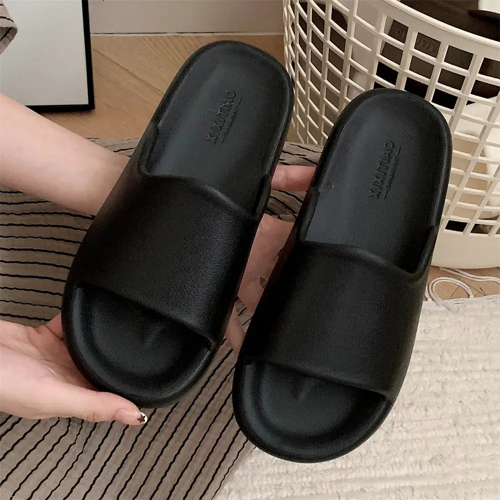 ID1441 防臭クールサンダル カップル用 シンプルな無地デザイン 高級感 EVA素材 夏用 ソフト底 バスサンダル 男女兼用 ブラック / 36-37 インテリア雑貨>インテリア雑貨