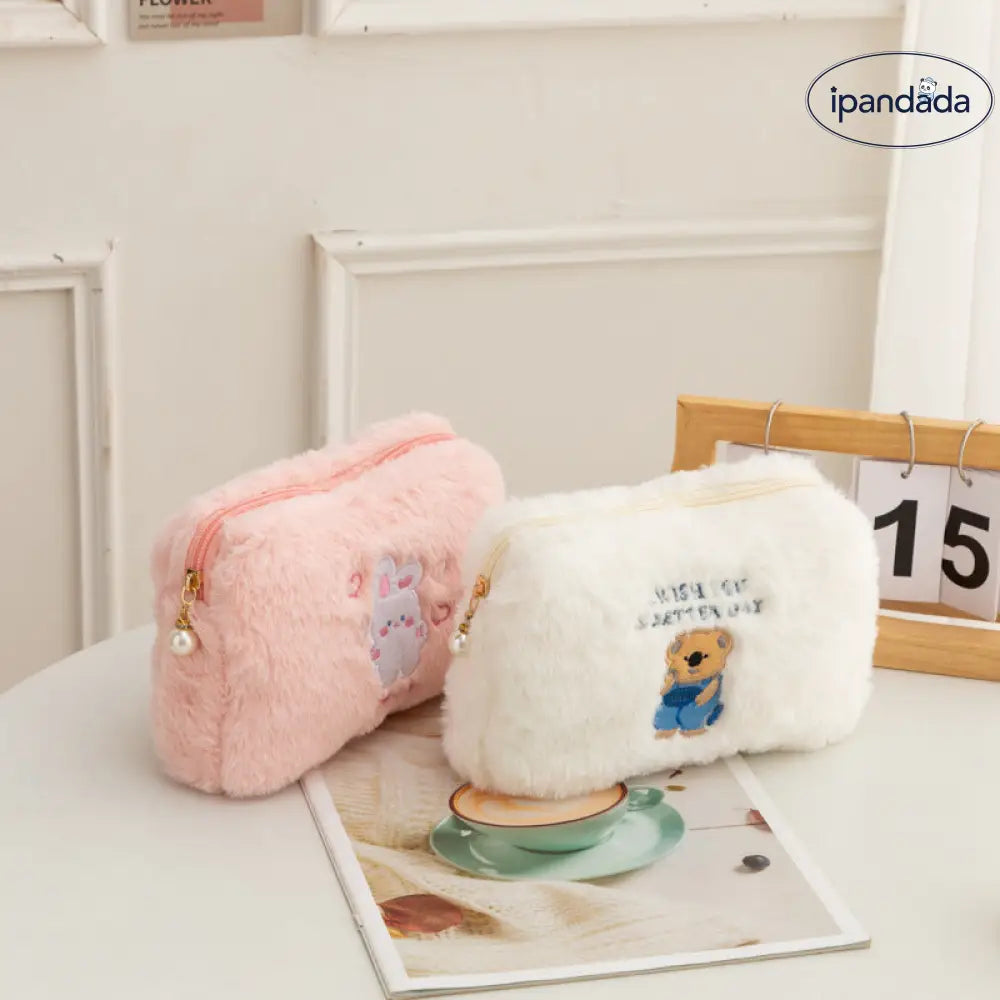 フリース メイクポーチ かわいいクマ型 携帯用 収納 洗面用具ポーチ 女子向け 大容量 刺繍バッグ ID3559