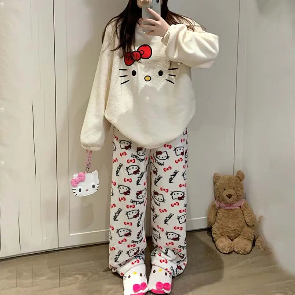 パジャマ レディース 秋冬 珊瑚フリース 厚手 フリース裏起毛 セットアップ かわいい キャラクター ハローキティ ビーズファー ホームウェア 暖かい 柔らかい 保温 快適 おしゃれ ルームウェア 自宅用 リラックス 着心地 ナチュラル