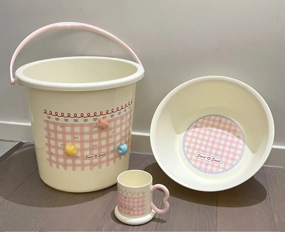 高美観 洗濯道具 バケツ バス用品 開学 日用品 学生 宿舎 住校 洗面セット 耐久 加厚 洗顔ボウル 便利 シンプル おしゃれ バケツ ID2105 ピンク / 3点セット バケツ + 洗面器 + 歯ブラシカップ インテリア雑貨>その他