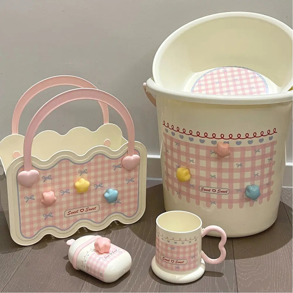 高美観 洗濯道具 バケツ バス用品 開学 日用品 学生 宿舎 住校 洗面セット 耐久 加厚 洗顔ボウル 便利 シンプル おしゃれ バケツ ID2105 ピンク / 5点セット バケツ + 洗面器 + 洗面用バスケット + 旅行用