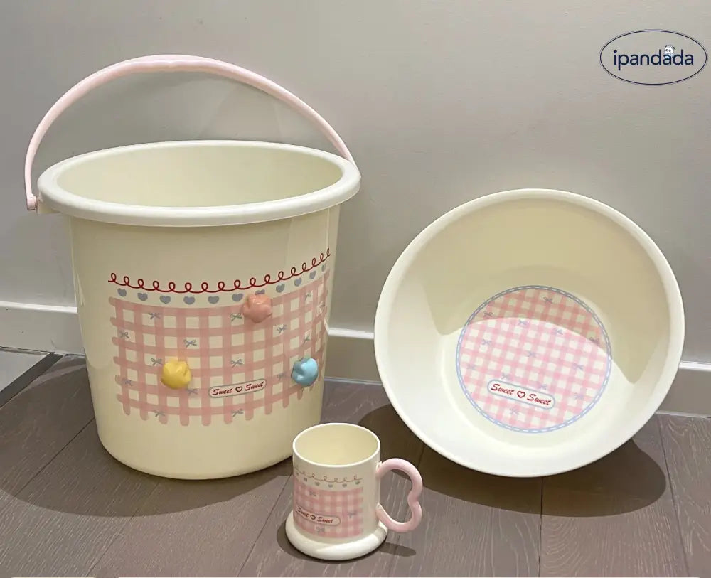 高美観 洗濯道具 バケツ バス用品 開学 日用品 学生 宿舎 住校 洗面セット 耐久 加厚 洗顔ボウル 便利 シンプル おしゃれ バケツ ID2105 ピンク / 3点セット バケツ + 洗面器 + 歯ブラシカップ インテリア雑貨>その他