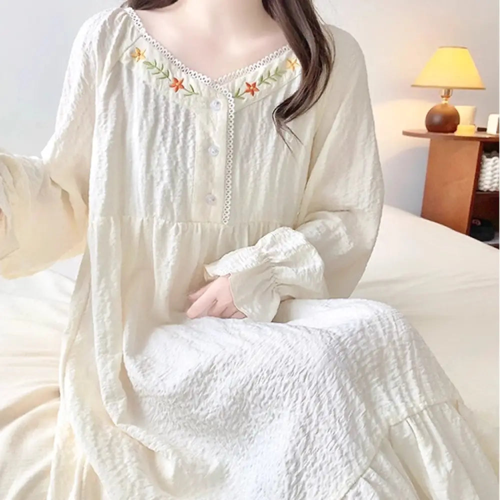 宮廷風 刺繍 雲のデザイン プルオーバー コットン スリップドレス パジャマ レディース 春秋 2025年 新作 長袖 カップ付き 一体型 ID2079