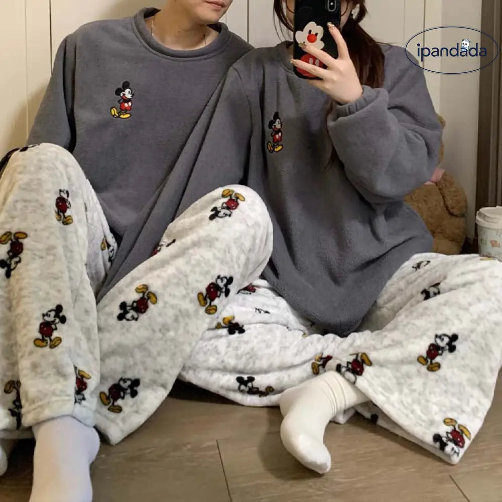カップル パジャマ レディース 秋冬 厚手 フリース裏起毛 セットアップ かわいい キャラクター ミッキー メンズ 大サイズ ホームウェア 外出可 暖かい 柔らかい 保温 快適 おしゃれ ルームウェア 自宅用 リラックス 着心地 ナチュラル ID2659