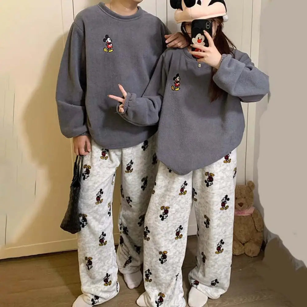 カップル パジャマ レディース 秋冬 厚手 フリース裏起毛 セットアップ かわいい キャラクター ミッキー メンズ 大サイズ ホームウェア 外出可 暖かい 柔らかい 保温 快適 おしゃれ ルームウェア 自宅用 リラックス 着心地