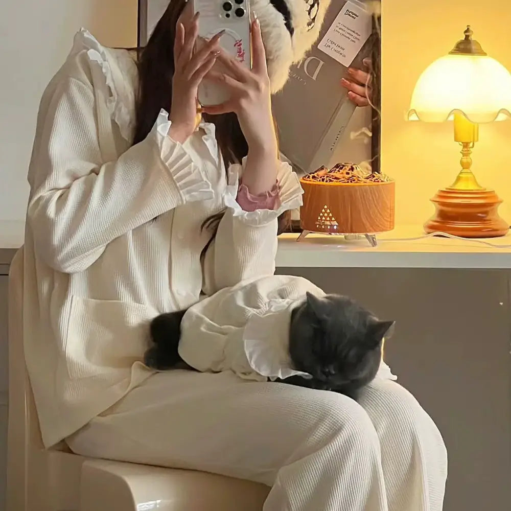 かわいい ペット 猫 犬 服 親子 パジャマ プリンセス レース ワッフル セットアップ 綿100% オフホワイト ペア おそろい オーナーウェア ペットウェア 高級 着心地 快適 通気性 吸汗 柔らかい 春 夏 おしゃれ デザイン ペットファッション キュート エレガント ペット連れ お出かけ リラックス ID2113