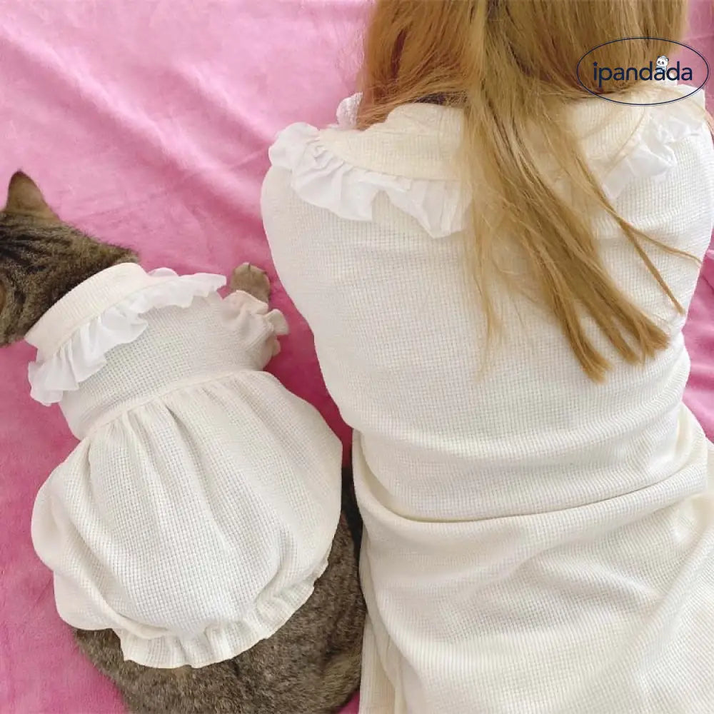 かわいい ペット 猫 犬 服 親子 パジャマ プリンセス レース ワッフル セットアップ 綿100% オフホワイト ペア おそろい オーナーウェア ペットウェア 高級 着心地 快適 通気性 吸汗 柔らかい 春 夏 おしゃれ デザイン ペットファッション キュート エレガント ペット連れ お出かけ リラックス ID2113