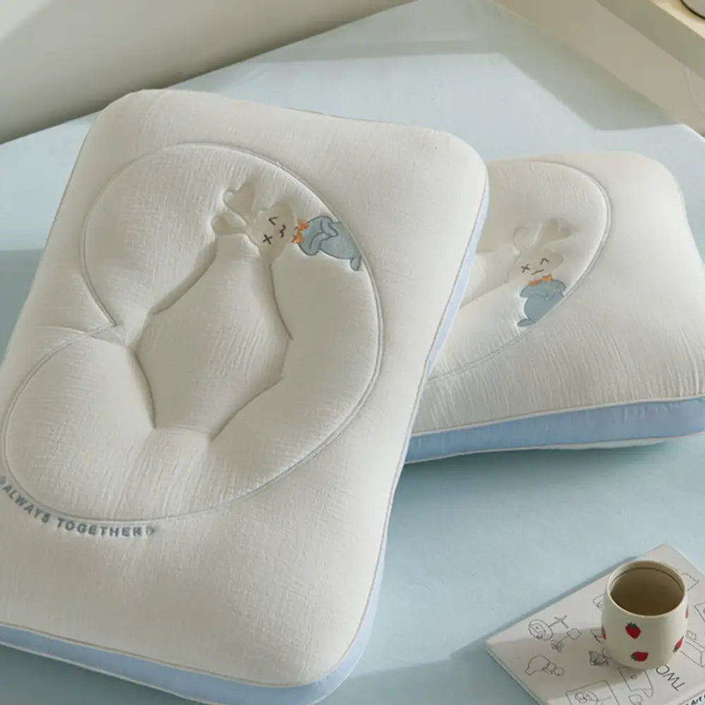 ID771 キッズ枕 幼稚園 子供用 3〜12歳向け 枕 綿 ダブルガーゼ カートゥーン プリント オーガニックコットン 洗濯可能 通気性抜群 肌に優しい ソフト 学校用 ホームウェア ベッドルーム アイテム ブルー / 30*50cm