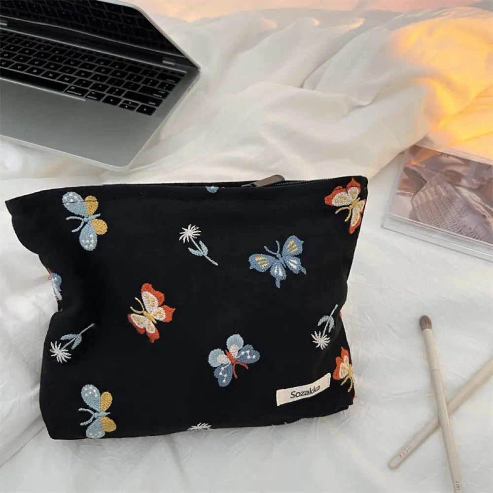 メイクポーチ 化粧ポーチ 大容量 収納バッグ メイクポーチ 優しい天青色 精巧な手刺繍 蝶 携帯用 レディース 高級 可愛い 高品質 ID1783 タイプ② インテリア雑貨>収納雑貨
