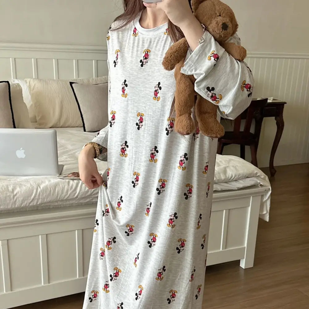 モダール ミッキー プリント ナイトガウン 春秋 長袖 ミディ丈 ルームウェア 大きいサイズ 肌ざわり最高 ゆったり かわいい ID4040 ライトグレー / フリー
