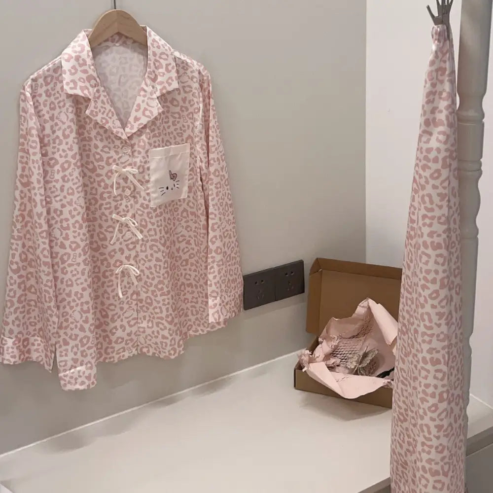 女性用 パジャマ ピンク ヒョウ柄 セット アニメシルク KT猫 春秋ルームウェアセット 長袖 ID3921 ブルー / M