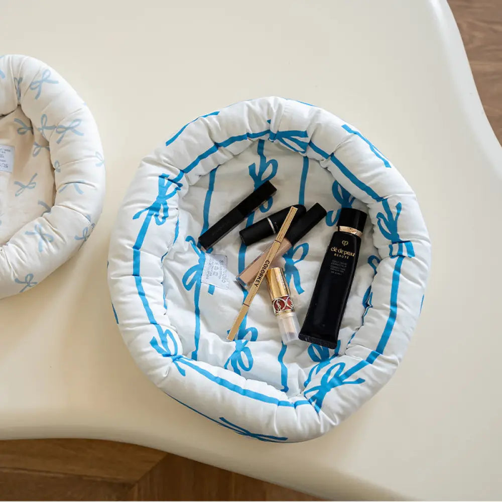 ID1222 おしゃれ収納バスケット 卓上整理 化粧品・小物入れ ナチュラル素材 インテリア雑貨 リボンデザイン L/ブルー インテリア雑貨＞収納雑貨