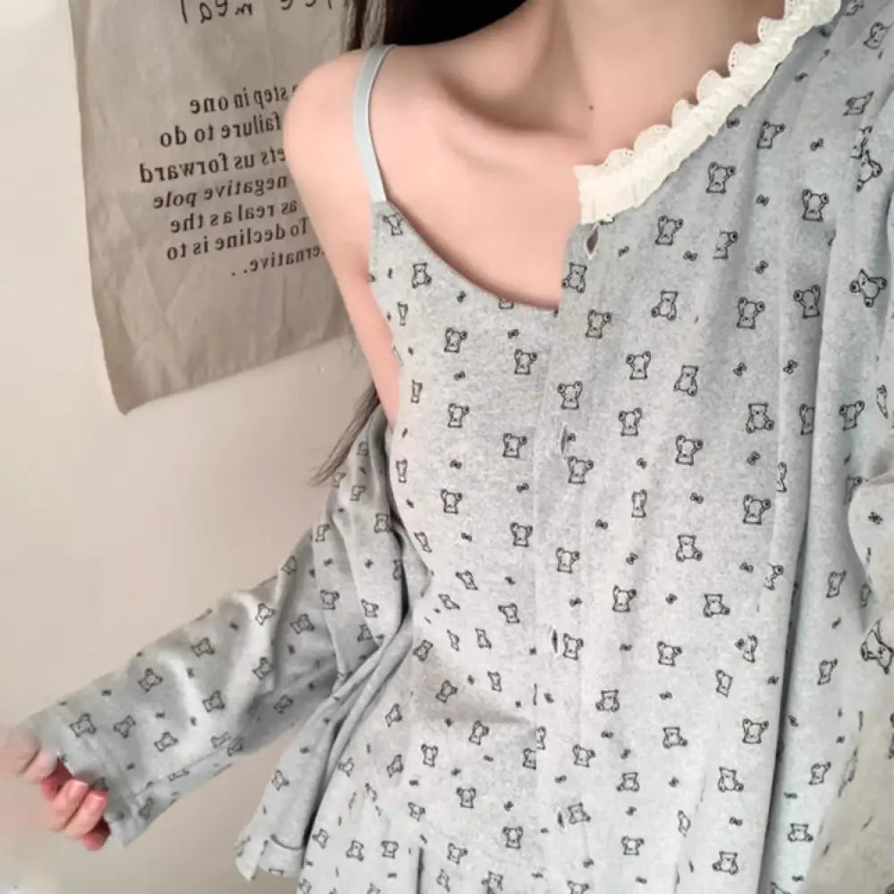 パジャマ 3点セット ルームウェア カップ付き レディース 寝巻き 女の子 部屋着 サテン 可愛い 長袖 パンツ ズボン キャミソール 上下セット 無地 おしゃれ 秋 春 夏 可愛い 長袖 長パンツ グレー（3点セット） / M
