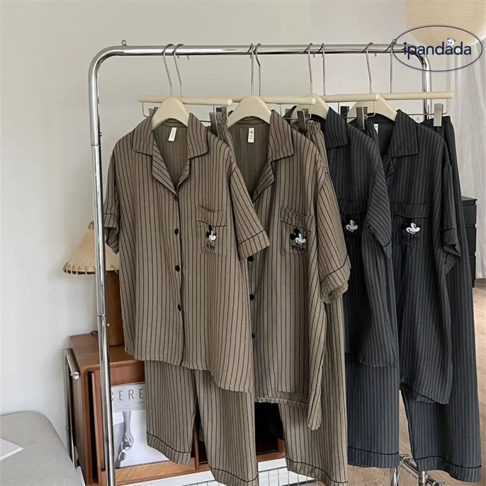 ID889 パジャマ カップル メンズ レディース ディズニー風 キャラクター ストライプ ガーゼ ソフト 半袖 長ズボン インスタ風 外出対応 ホームウェア セット カップル＞セットアップ