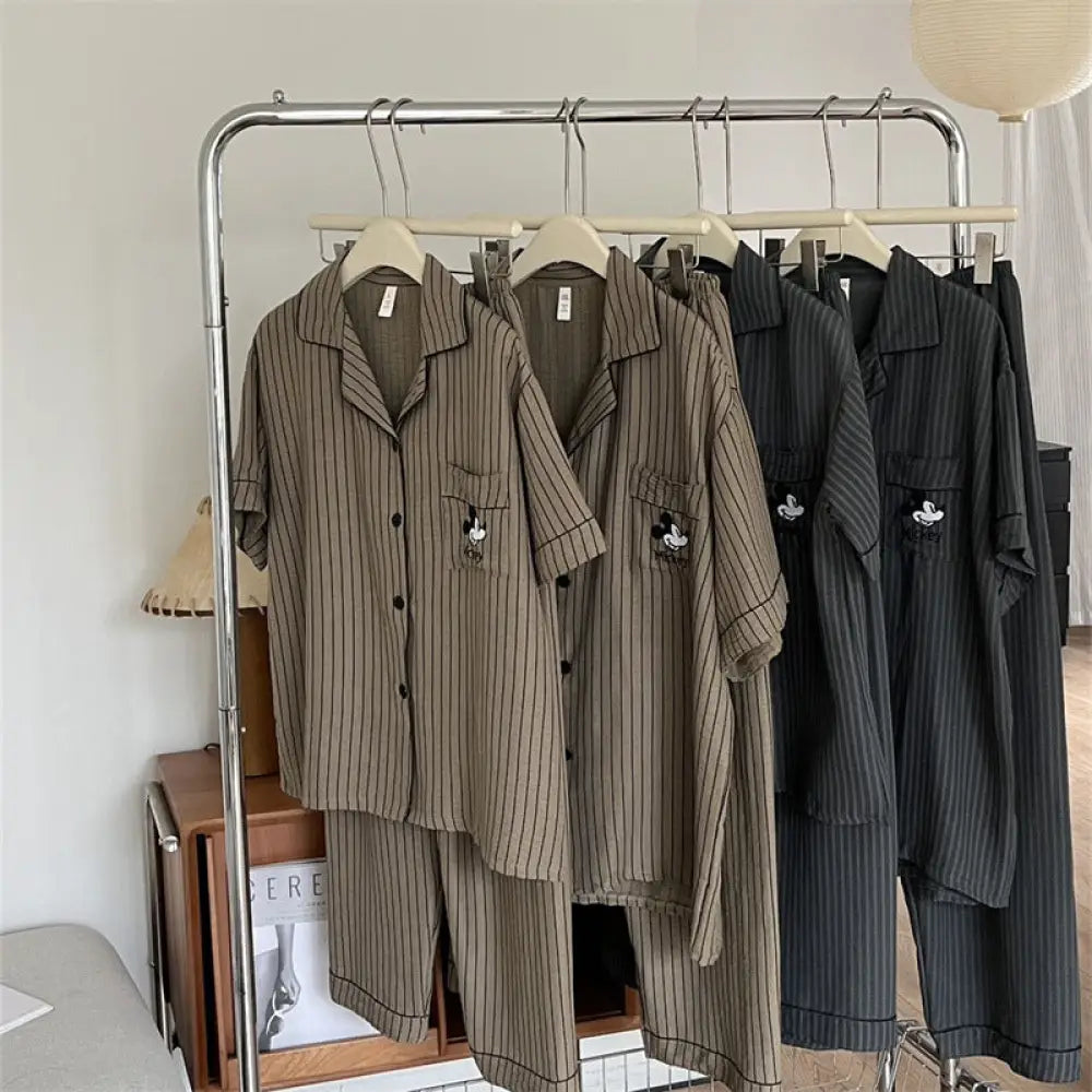 ID889 パジャマ カップル メンズ レディース ディズニー風 キャラクター ストライプ ガーゼ ソフト 半袖 長ズボン インスタ風 外出対応 ホームウェア セット カップル＞セットアップ