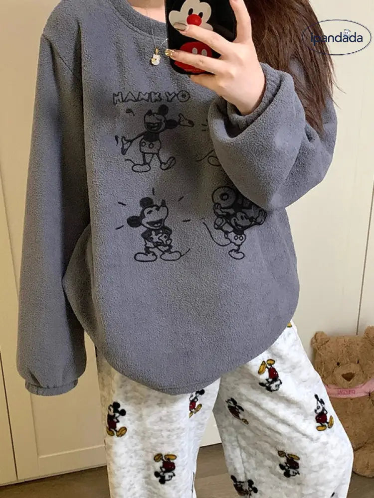 パジャマ レディース 秋冬 珊瑚フリース 厚手 フリース裏起毛 セットアップ かわいい キャラクター ミッキー ビーズファー ホームウェア 外出可 暖かい 柔らかい 保温 快適 おしゃれ ルームウェア 自宅用 リラックス 着心地 ナチュラル ID2664