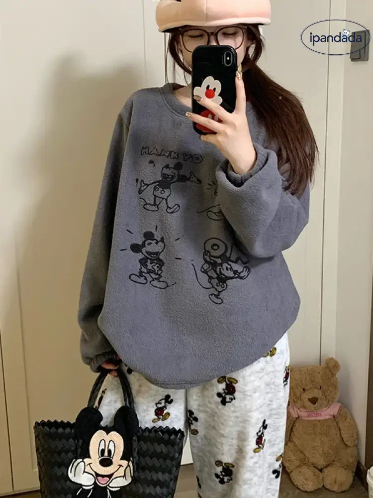 パジャマ レディース 秋冬 珊瑚フリース 厚手 フリース裏起毛 セットアップ かわいい キャラクター ミッキー ビーズファー ホームウェア 外出可 暖かい 柔らかい 保温 快適 おしゃれ ルームウェア 自宅用 リラックス 着心地 ナチュラル ID2664