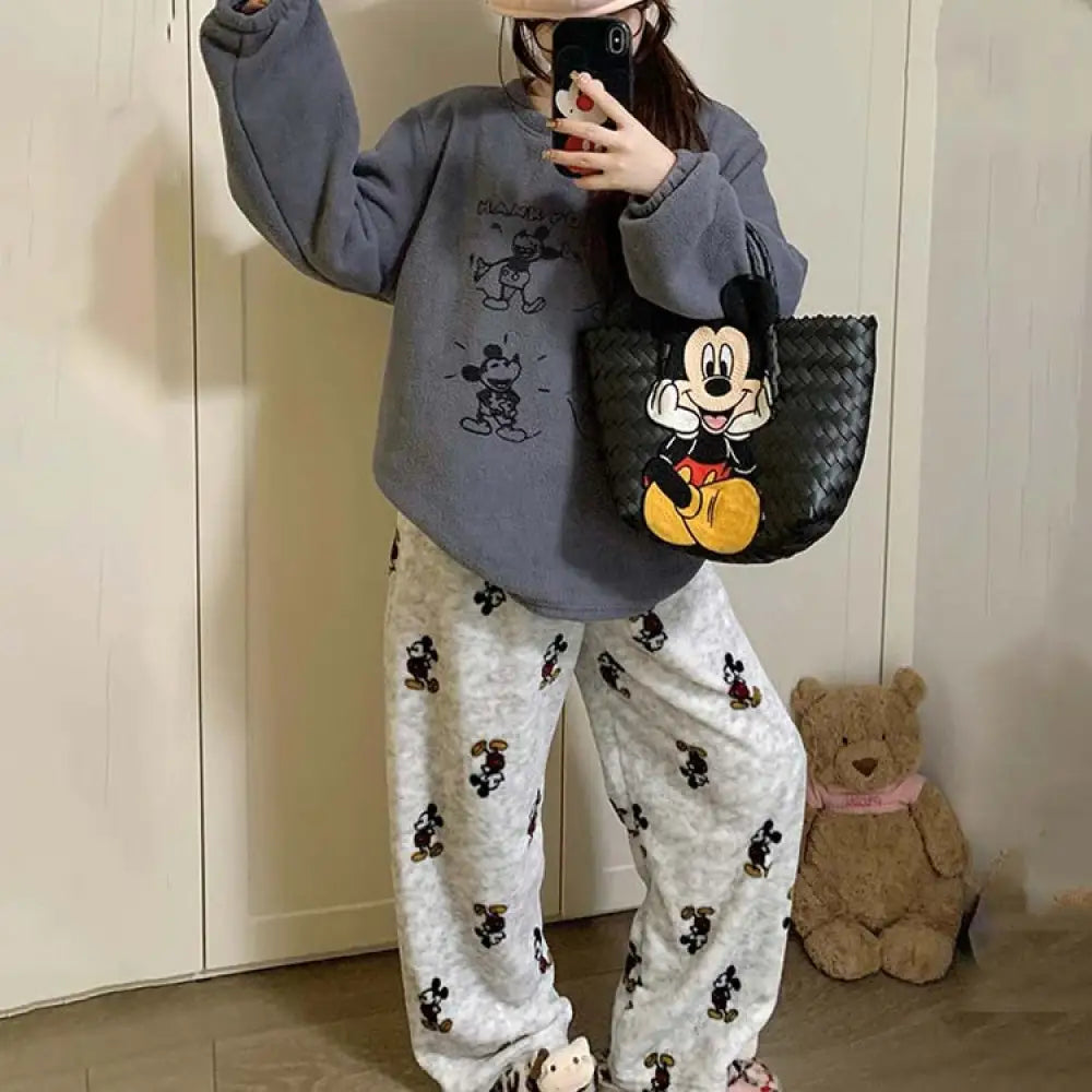 パジャマ レディース 秋冬 珊瑚フリース 厚手 フリース裏起毛 セットアップ かわいい キャラクター ミッキー ビーズファー ホームウェア 外出可 暖かい 柔らかい 保温 快適 おしゃれ ルームウェア 自宅用 リラックス 着心地