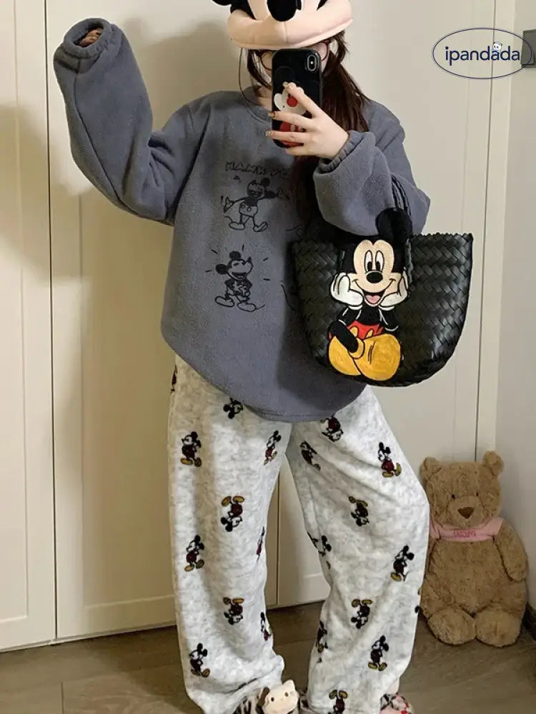 パジャマ レディース 秋冬 珊瑚フリース 厚手 フリース裏起毛 セットアップ かわいい キャラクター ミッキー ビーズファー ホームウェア 外出可 暖かい 柔らかい 保温 快適 おしゃれ ルームウェア 自宅用 リラックス 着心地 ナチュラル ID2664