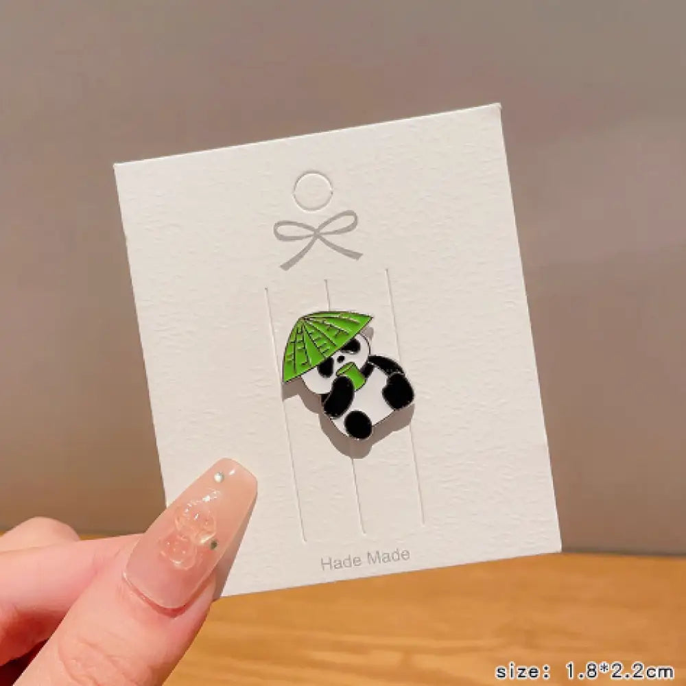 パンダ ピンバッジ ピンブローチ かわいい アニマル 動物 パンダ ブローチ 可愛い レディース キッズ 子供 リング 雑貨 ファッション アクセサリー 人気 ピンバッジパンダh, フリー