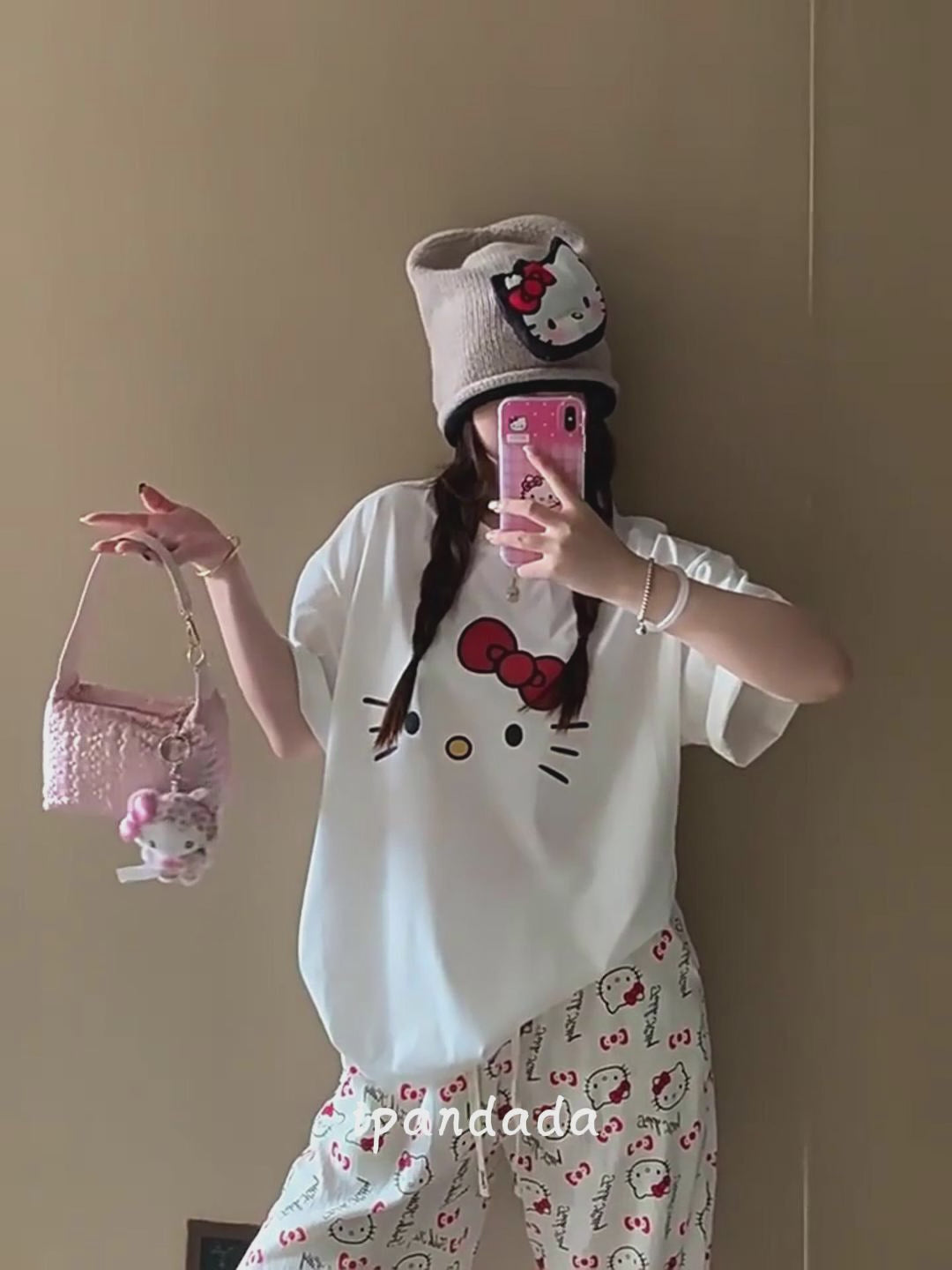 ビデオをロード: パジャマ レディース 夏  2点セット ハローキティ プリント 綿 半袖 ショートパンツ ホームウェア ルームウェア 外出対応 インスタ風 キュート 通気性抜群 洗濯可能 部屋着 セット 薄手 おしゃれ インテリア コーディネート ID789