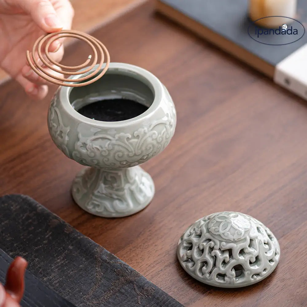 青釉透かし彫龍紋香炉 香道具 仏具 陶磁器 工芸品 置物 青磁 透かし彫り デザイン 香炉 陶器 茶道 お香 アロマ インテリア