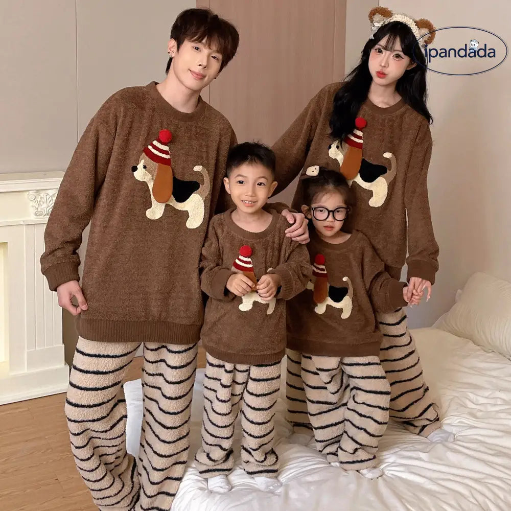 秋冬 珊瑚フリース 子供 パジャマ ダックスフント 家族 3 4人 保温 フランネル 親子 ホームウェア セットアップ 暖かい 柔らかい 快適 おしゃれ ルームウェア 自宅用 リラックス 着心地 ナチュラル ゆったり ファミリー ID2835