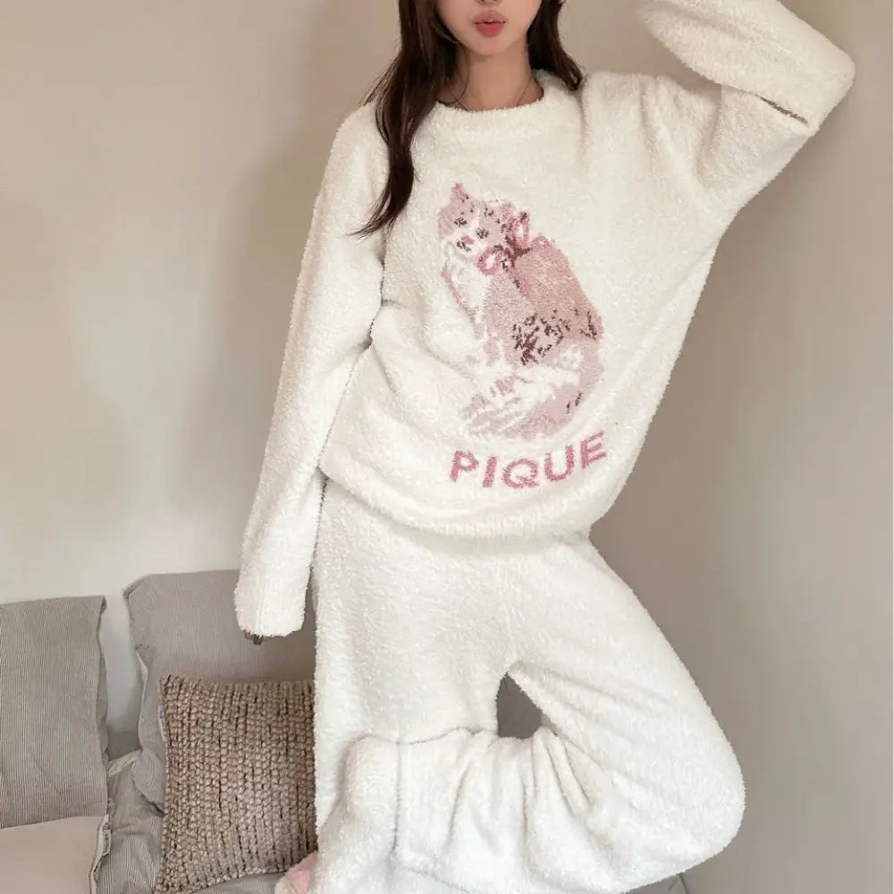 秋冬 ふわふわ フリース かわいい 猫 厚手 保温 長袖 パンツ パジャマ ホームウェア 外出可 暖かい 柔らかい 快適 おしゃれ ルームウェア 自宅用 リラックス 着心地 ナチュラル ゆったり ペット 癒し グッズ ID2551