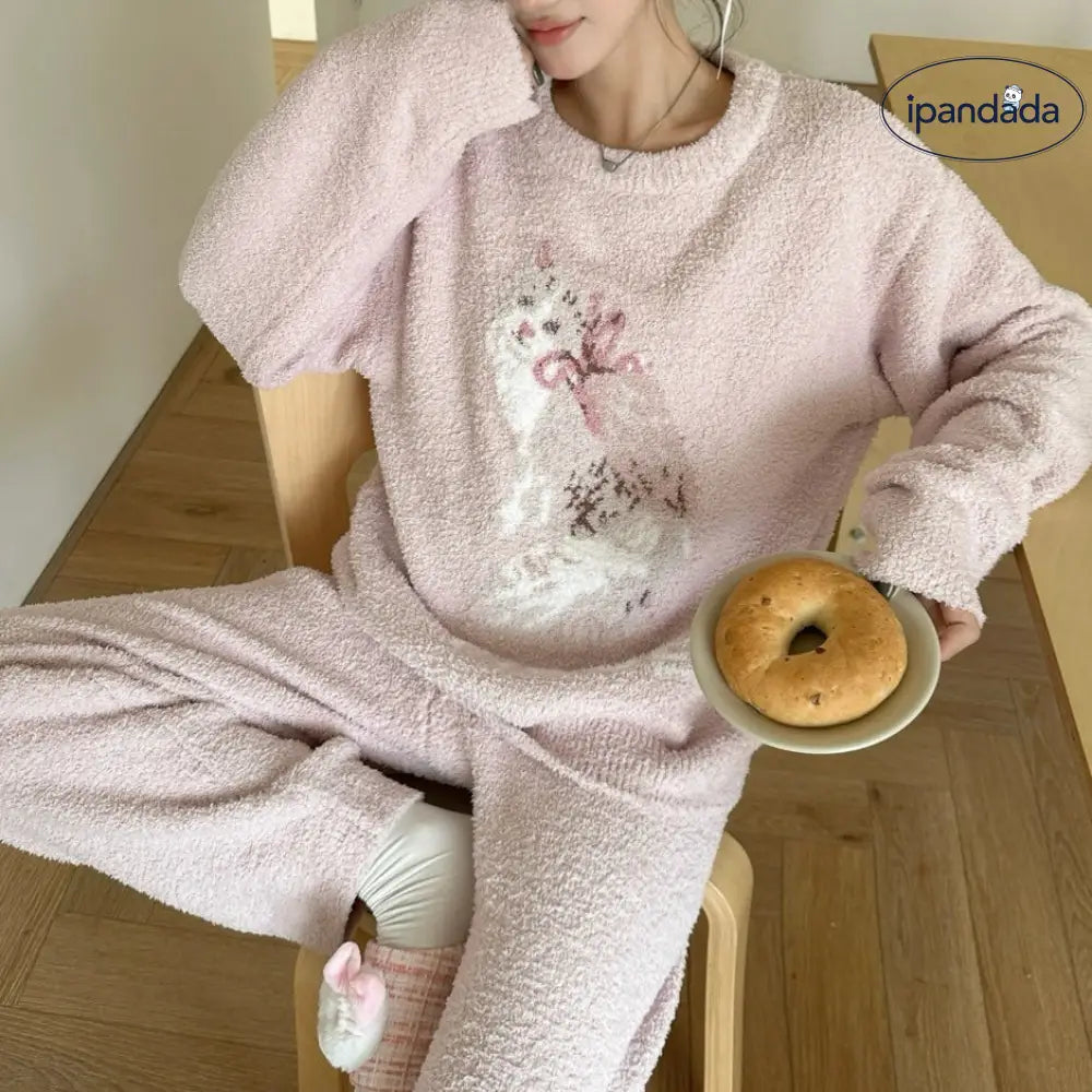 秋冬 ふわふわ フリース かわいい 猫 厚手 保温 長袖 パンツ パジャマ ホームウェア 外出可 暖かい 柔らかい 快適 おしゃれ ルームウェア 自宅用 リラックス 着心地 ナチュラル ゆったり ペット 癒し グッズ ID2551