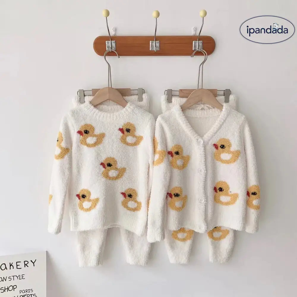 秋冬 ソフト フワフワ 親子 子供 可愛い 黄色いアヒル カーディガン 丸首 長袖 長ズボン パジャマ セット ID3267