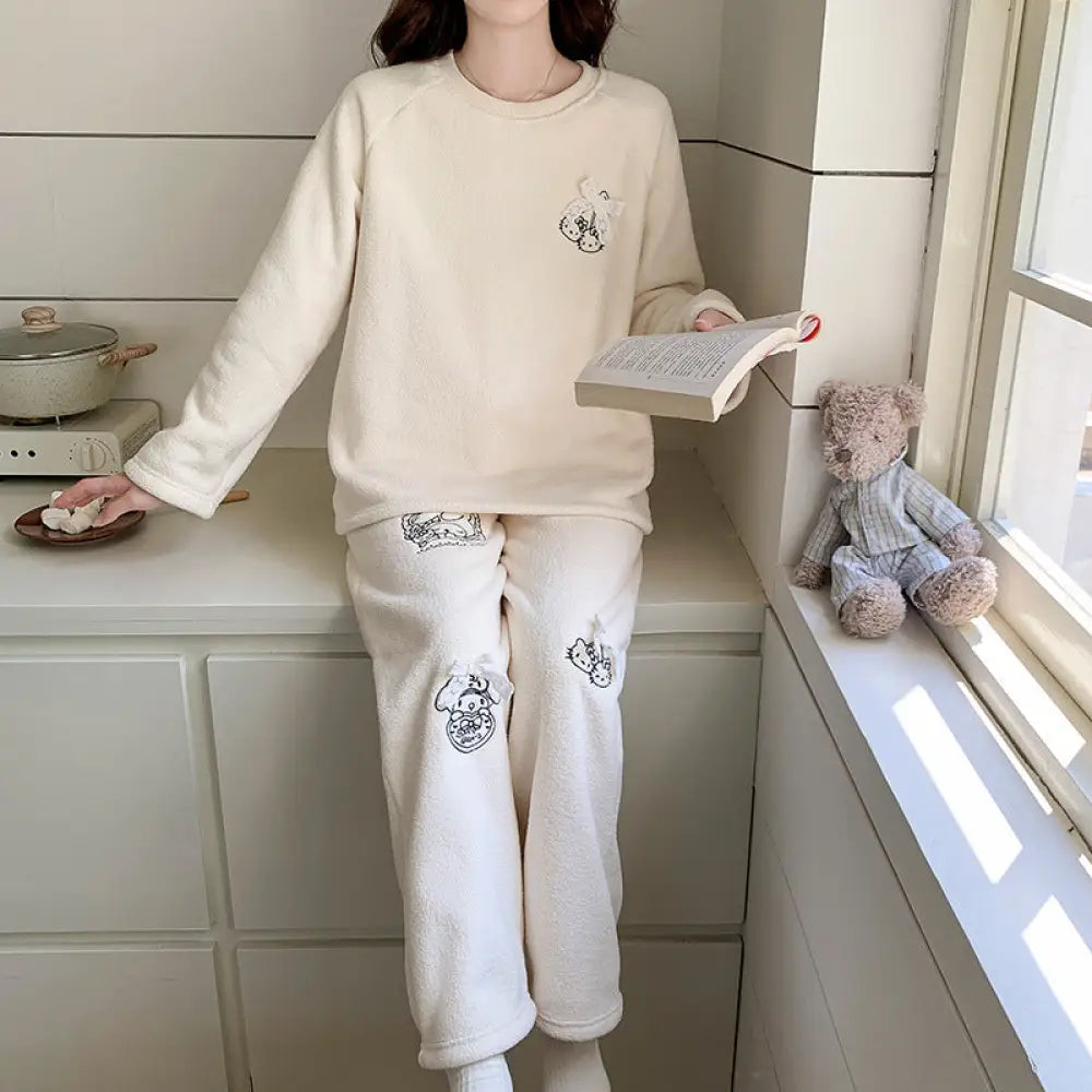 秋冬用 パジャマ レディース 厚手 刺繍入り長袖 サンゴフリース ルームウェアセット ID3632 ホワイト / M