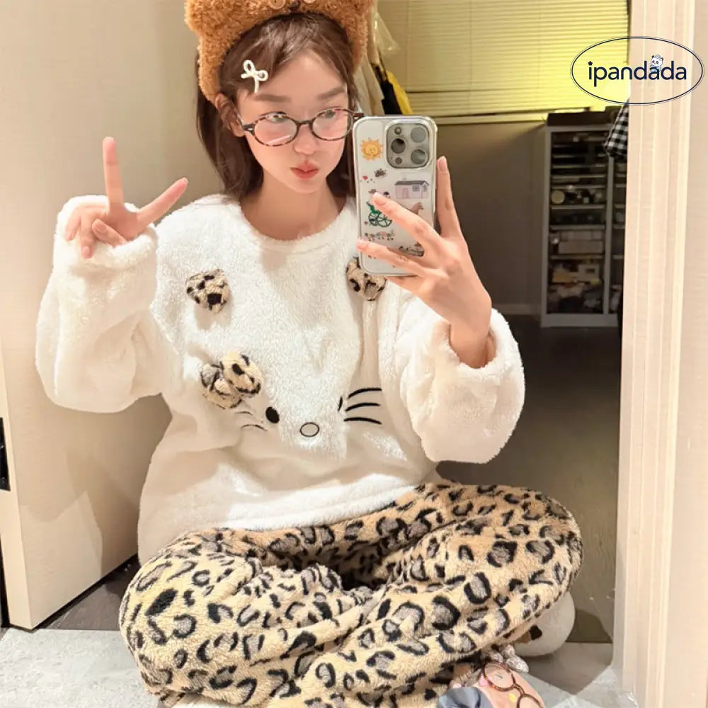 秋冬シーズン用 コーラルフリース カートゥーン 丸首 プルオーバー パジャマセット ヒョウ柄 ハローキティ猫 ID3221