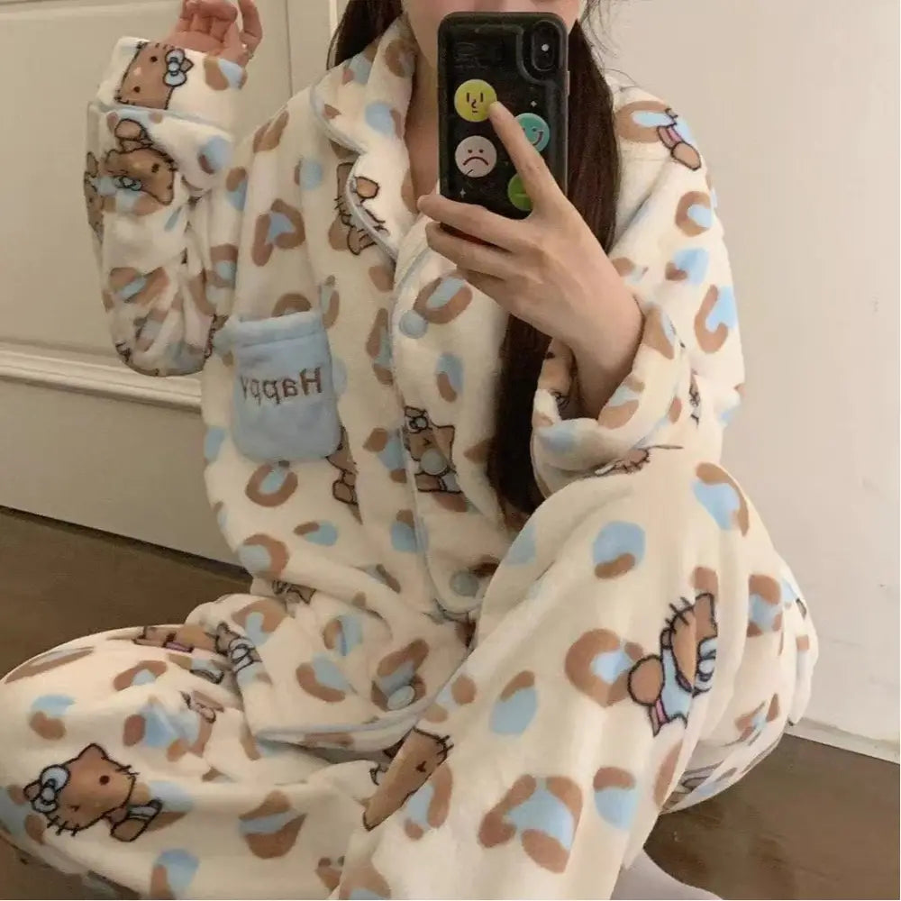 柔らかい レディース パジャマ 冬季 フランネル ヒョウ柄 ブラックレザー ハローキティ プリント 厚手 コーラルフリース ルームウェア ID3648