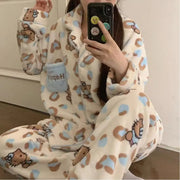 柔らかい レディース パジャマ 冬季 フランネル ヒョウ柄 ブラックレザー ハローキティ プリント 厚手 コーラルフリース ルームウェア ID3648