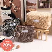 スウィートクール ヒョウ柄 メイクポーチ フリース 多機能 携帯用 秋冬 外出用 洗面用具収納バッグ ID3334