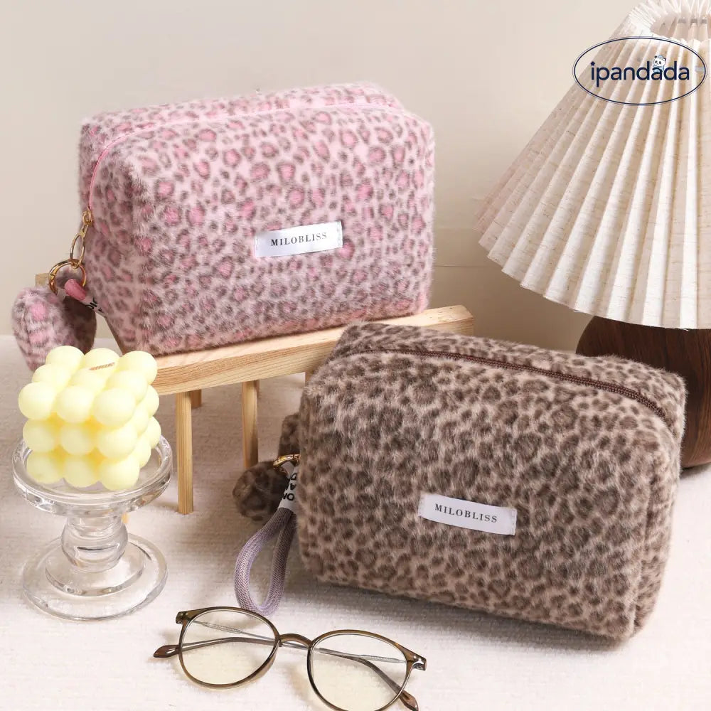 スウィートクール ヒョウ柄 メイクポーチ フリース 多機能 携帯用 秋冬 外出用 洗面用具収納バッグ ID3334