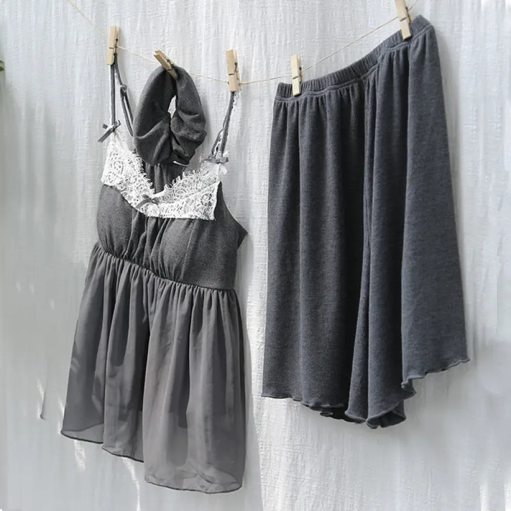 ID1254 夏用 モダール レース 立体リボン 胸パッド付き ストラップ＆ショートパンツ セット 薄手 涼感 抗菌 通気性抜群 おしゃれ かわいい 洗濯OK グレー / M レディース＞セットアップ