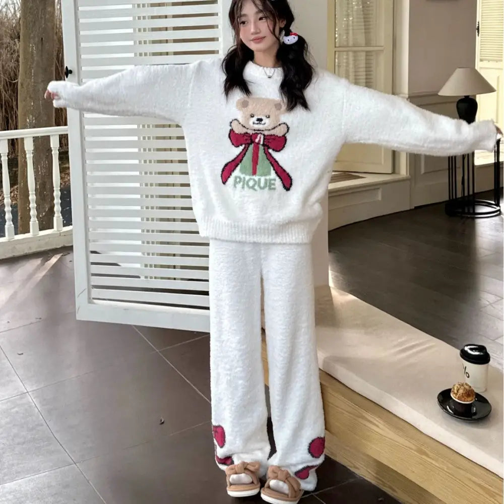 秋冬 可愛い 蝶々 小熊 ふわふわ レディース ゆったり ルームウェア パジャマ セット ID3068 ホワイト / フリー